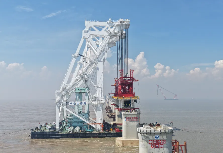 WTAU's Load Moment Indicator System Empowers the "Tianyi" Crane Vessel! Assisting in the Successful Erection of the World's Longest Cross-Sea Railway Bridge.