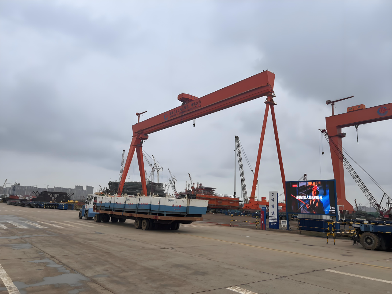 WTAU's Overload Limiter has been successfully Applied to a 1000-Ton Gantry Crane at Qingdao Offshore Oil Corporation.