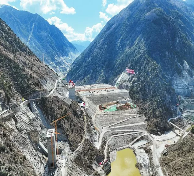 Weite gantry crane anti-collision system helps a hydropower station in Sichuan to operate safely